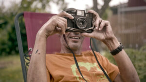 Olle Ljungström med en kamera 2014
