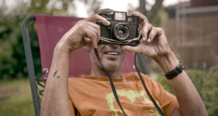 Olle Ljungström med en kamera 2014